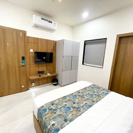 Hotel Royal Elite Rajkot Esterno foto