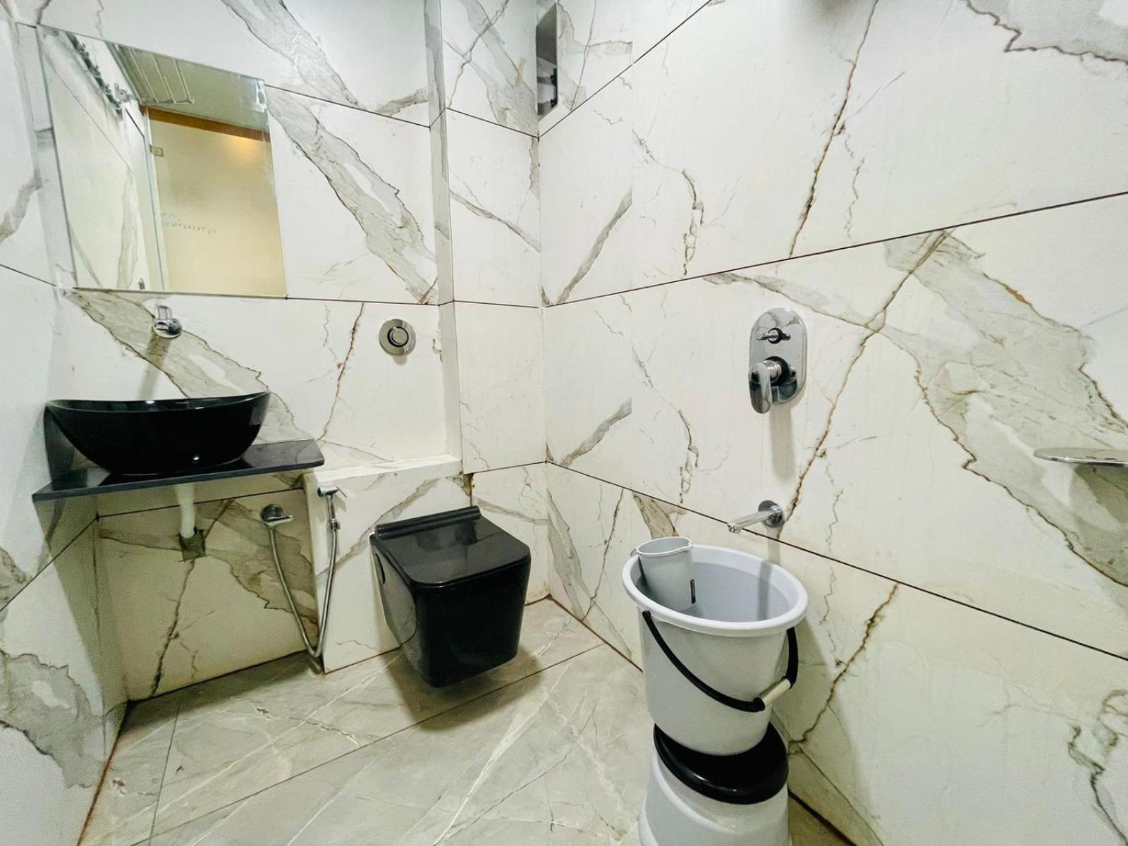 Hotel Royal Elite Rajkot Esterno foto