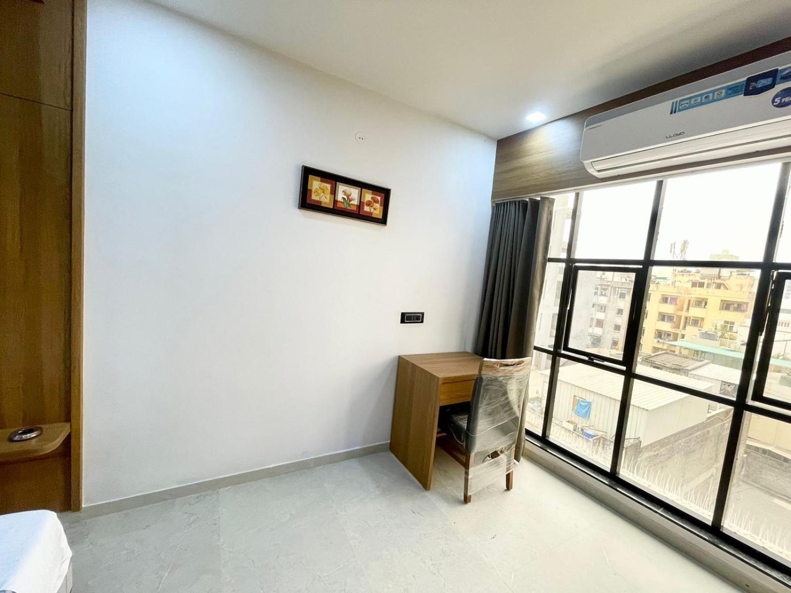 Hotel Royal Elite Rajkot Esterno foto