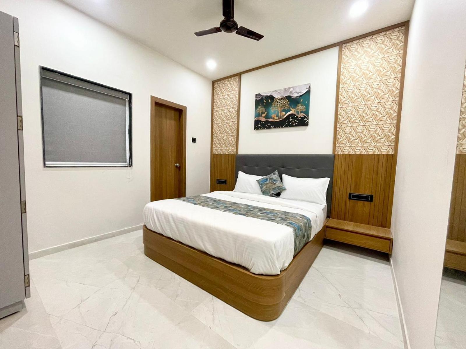 Hotel Royal Elite Rajkot Esterno foto