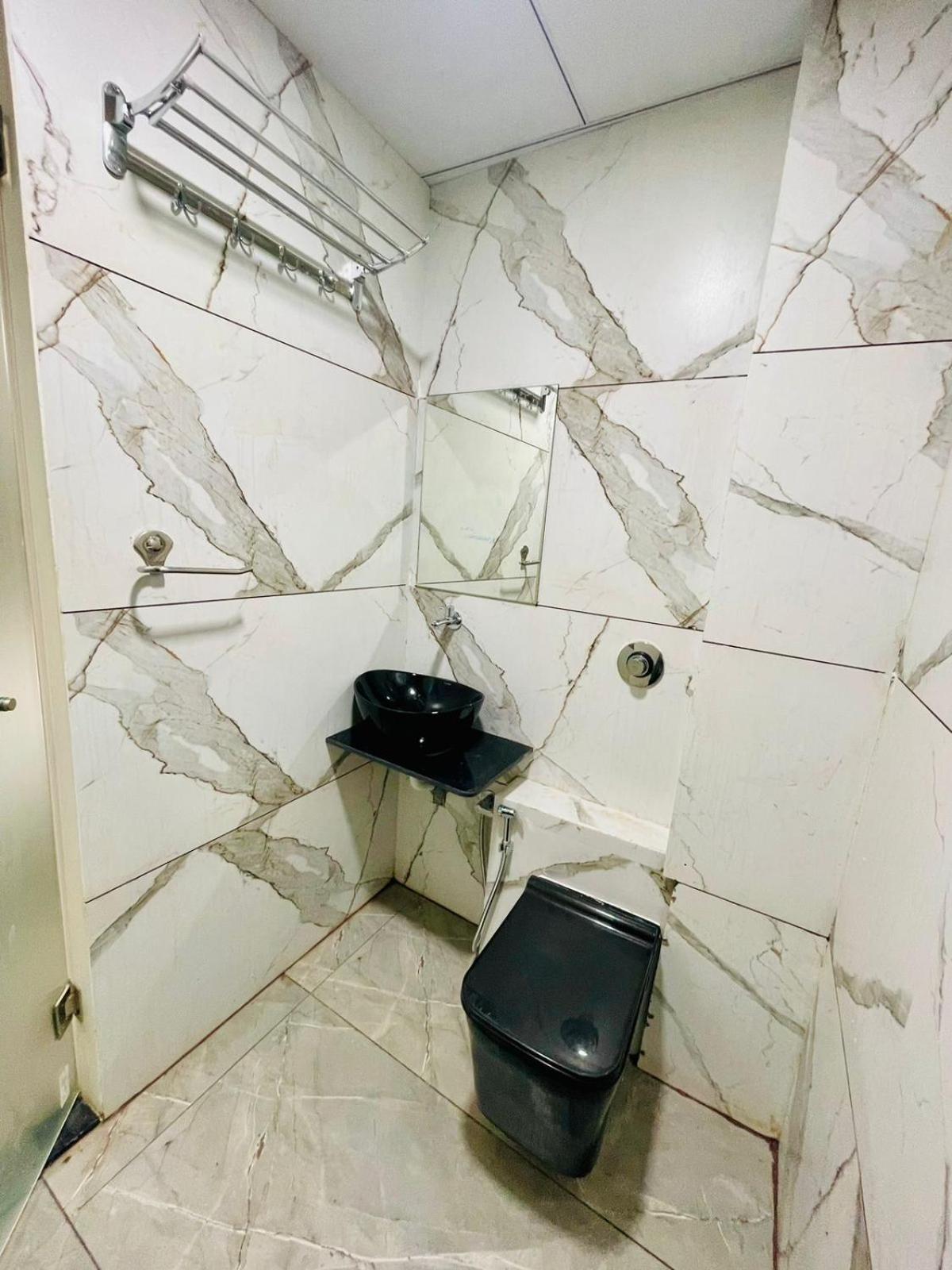Hotel Royal Elite Rajkot Esterno foto