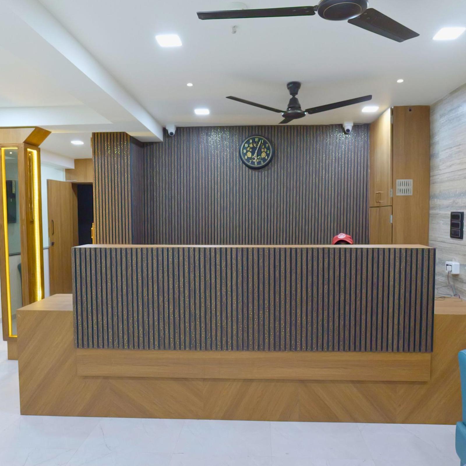 Hotel Royal Elite Rajkot Esterno foto